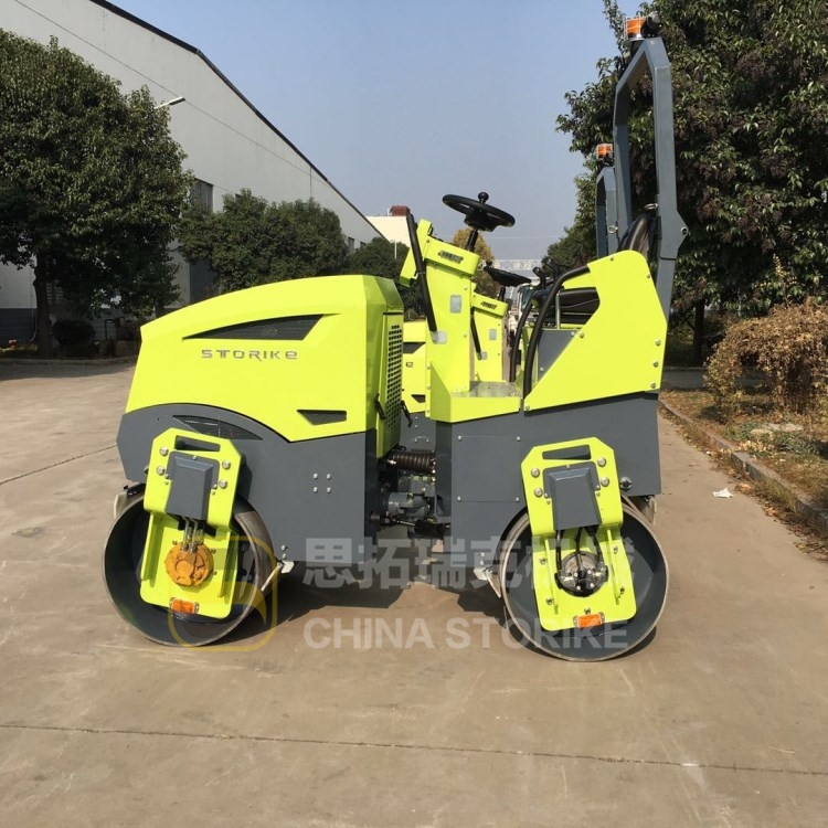 小型壓路機(jī)十字路口施工，瀝青路面的接縫有什么技巧處理